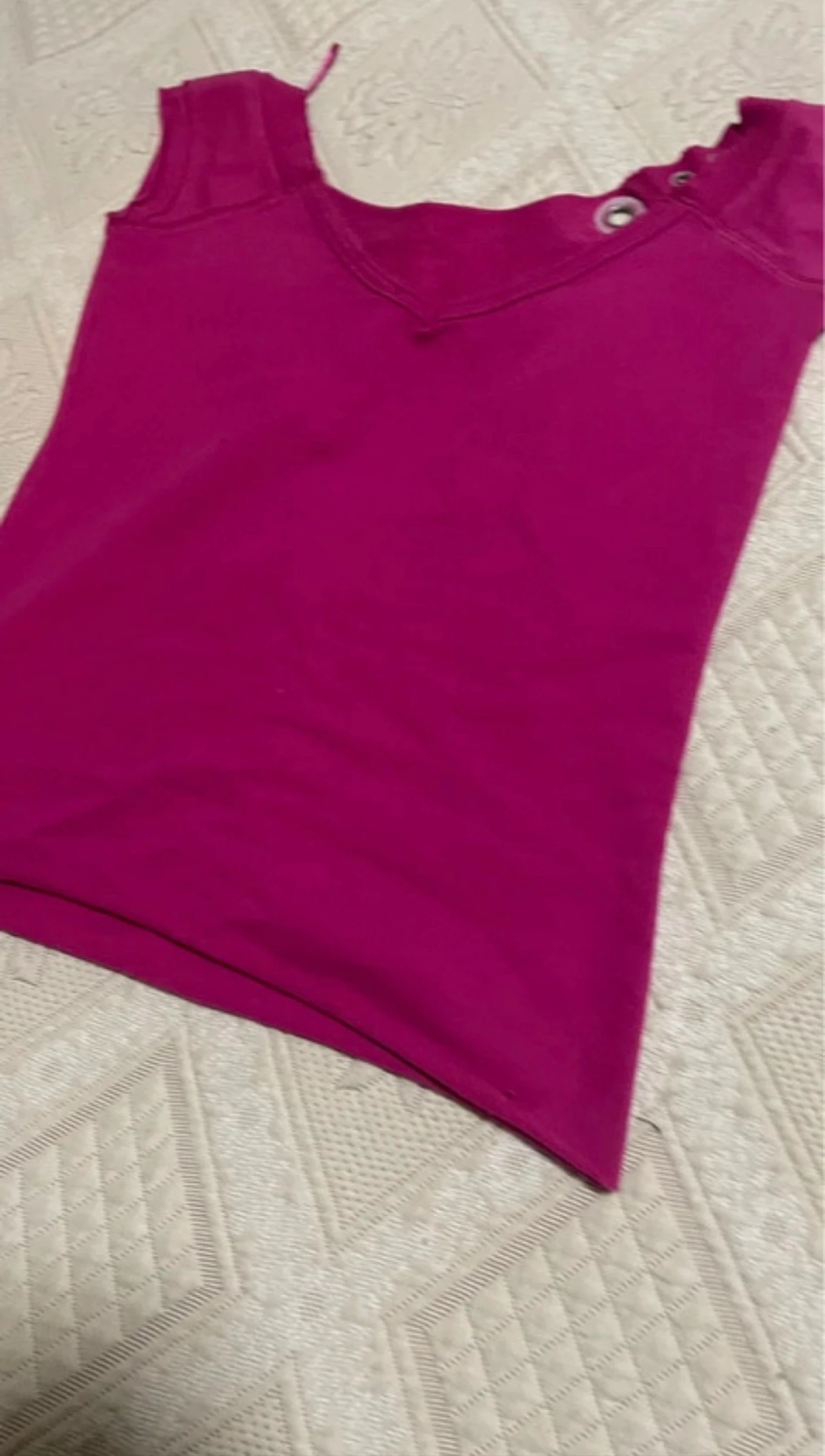 Camiseta Fúcsia Stradivarius / Magenta com Decote Amplo e Detalhes Metálicos – photo 3